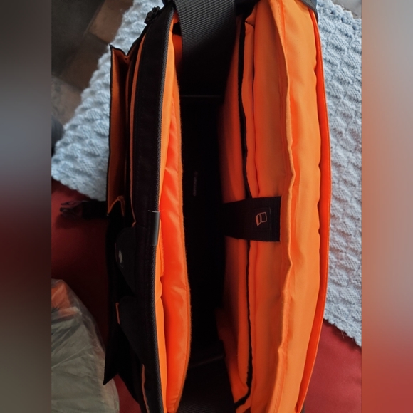 Vanguard ~ VEO RANGE 38 NV MESSENGER CAMERA BAG - - Picture 2 of 8